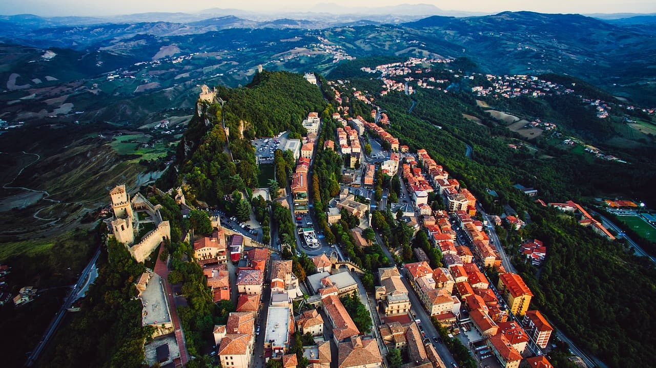 Romantic San Marino Medieval Honeymoon – photo 1